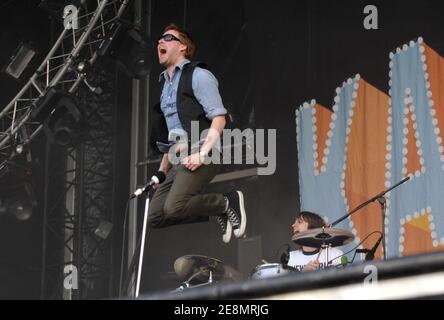 Die britische Band Kaiser Chiefs treten am ersten Tag des jährlichen AIDS Charity & Fundraising Musikfestivals 'Solidays' auf, das am 6. Juli 2007 auf der Rennstrecke Longchamp in Paris, Frankreich, stattfindet. Foto von Nicolas Khayat/ABACAPRESS.COM Stockfoto