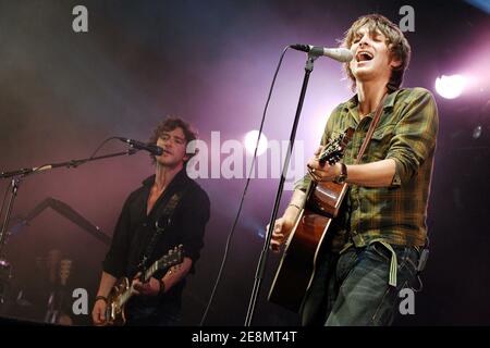 Der schottische Sänger Paolo Nutini tritt am ersten Tag des jährlichen AIDS Charity & Fundraising Musikfestivals 'Solidays', das am 6. Juli 2007 auf der Rennstrecke Longchamp in Paris, Frankreich, stattfindet, live auf der Bühne auf. Foto von Khayat-Moreau/ABACAPRESS.COM Stockfoto