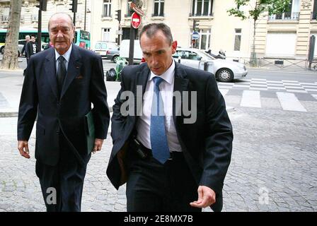 Der frühere Präsident Jacques Chirac kommt am 11. Juli 2007 in sein Büro in Paris, Frankreich. Foto von Mousse/ABACAPRESS.COM Stockfoto