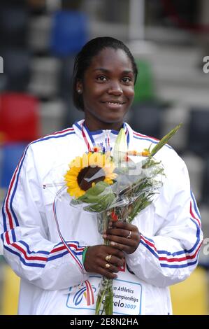 Die französische Manuela Galtier gewinnt die Goldmedaille und Eloyse Lesueur gewinnt die Silbermedaille beim Weitsprung der Frauen bei den Leichtathletik-Junioren-Europameisterschaften am 20. Juli 2007 in Hengelo, Niederlande. Foto von Nicolas Gouhier/Cameleon/ABACAPRESS.COM Stockfoto