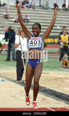 Die französische Manuela Galtier gewinnt die Goldmedaille beim Weitsprung der Frauen bei den Leichtathletik-Junioren-Europameisterschaften am 20. Juli 2007 in Hengelo, Niederlande. Foto von Nicolas Gouhier/Cameleon/ABACAPRESS.COM Stockfoto