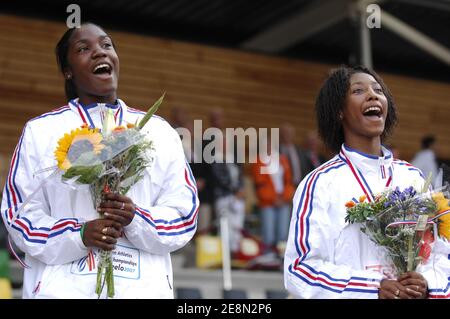 Die französische Manuela Galtier gewinnt die Goldmedaille und Eloyse Lesueur gewinnt die Silbermedaille beim Weitsprung der Frauen bei den Leichtathletik-Junioren-Europameisterschaften am 20. Juli 2007 in Hengelo, Niederlande. Foto von Nicolas Gouhier/Cameleon/ABACAPRESS.COM Stockfoto