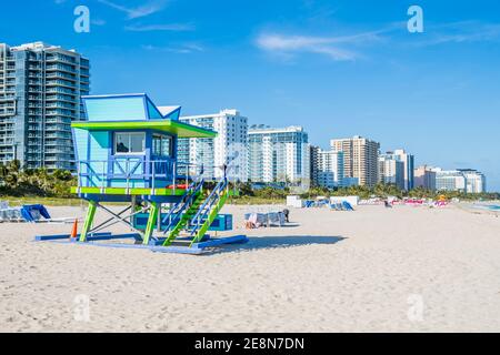 Miami Beach Rettungsschwimmer stehen im Florida Sonnenschein Stockfoto