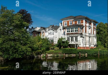 Villen Und Häuser Auf Der Alster In Hamburg Winterhude Stockfoto