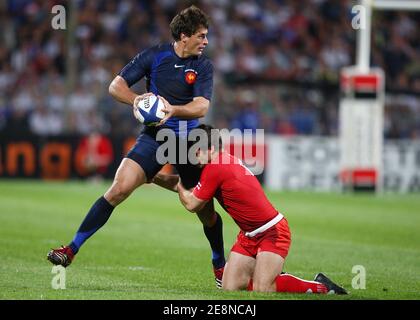 Frankreichs Yannick jauzion während des Freundschaftsspiels, Frankreich gegen England im Velodrome Stadium in Marseille, Frankreich am 18. August 2007. Frankreich gewann 22-9 in einem WM-Warm-up-Testspiel in Marseille. Foto von Christian Liewig/ABACAPRESS.COM Stockfoto