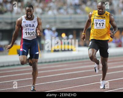 Der US-Spitzensprinter Tyson Gay und Jamaikas ehemaliger 100-Meter-Weltrekordhalter Asafa Powell haben Drogentests nicht bestanden. Gay, 30, der zweitschnellste Mann über 100 m, wurde am Freitag, den 12. Juli 2013 von der US-Anti-Doping-Agentur darüber informiert, dass seine A-Stichprobe aus einem Test außerhalb des Wettbewerbs im Mai ein positives Ergebnis gebracht hatte. Powell, der viertschnellste aller Zeiten, war positiv für ein verbotenes Stimulans bei den jamaikanischen Meisterschaften im Juni. Datei Foto : USA' Tyson Gay 100 Meter Hitze während der 11. IAAF Weltmeisterschaft in gewinnt die Goldmedaille, Bahamas' Derrick Atkins gewinnt die Silbermedaille und Jamaikas Asafa Powell gewinnen Stockfoto