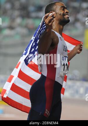 Der US-Spitzensprinter Tyson Gay und Jamaikas ehemaliger 100-Meter-Weltrekordhalter Asafa Powell haben Drogentests nicht bestanden. Gay, 30, der zweitschnellste Mann über 100 m, wurde am Freitag, den 12. Juli 2013 von der US-Anti-Doping-Agentur darüber informiert, dass seine A-Stichprobe aus einem Test außerhalb des Wettbewerbs im Mai ein positives Ergebnis gebracht hatte. Powell, der viertschnellste aller Zeiten, war positiv für ein verbotenes Stimulans bei den jamaikanischen Meisterschaften im Juni. Datei Foto : USA' Tyson Gay 100 Meter Hitze während der 11. IAAF Weltmeisterschaft in gewinnt die Goldmedaille, Bahamas' Derrick Atkins gewinnt die Silbermedaille und Jamaikas Asafa Powell gewinnen Stockfoto