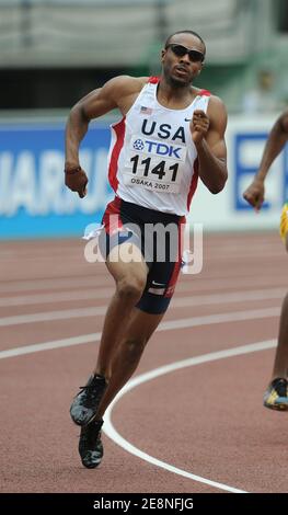 Der US-Amerikaner Angelo Taylor tritt am 28. August 2007 im Nagai-Stadion in Osaka, Japan, bei der 11. IAAF-Leichtathletik-Weltmeisterschaft "Osaka 2007" an den 400-Meter-Läufen der Männer an. Foto von Gouhier-Kempinaire/Cameleon/ABACAPRESS.COM Stockfoto