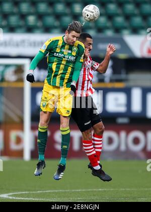 DEN HAAG, NIEDERLANDE - JANUAR 31: Michiel Kramer von ADO Den Haag, Adil Auassar von Sparta Rotterdam während des niederländischen Eredivisie-Spiels zwischen ADO Den Stockfoto