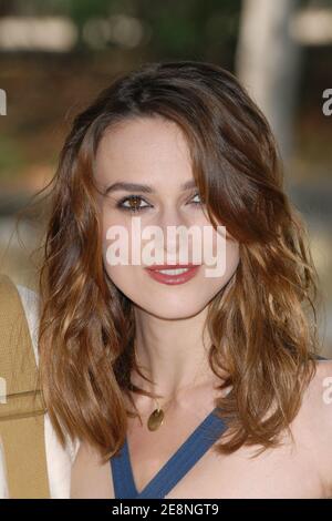 Die britische Schauspielerin Keira Knightley posiert im Lido's Casino für die Pressekonferenz zur "Buße" und für die Fotoschau während des 64. Jährlichen Filmfestivals in Venedig, Italien, am 29. August 2007. Foto von Charriau-Khayat/ABACAPRESS.COM Stockfoto