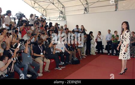 Darsteller Michelle Krusiec posiert für Bilder während der Fotozelle für 'Far North' beim 64. Jährlichen Filmfestival in Venedig, Italien, am 30. August 2007. Foto von ABACAPRESS.COM Stockfoto