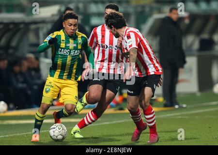 DEN HAAG, NIEDERLANDE - JANUAR 31: Vicente Besuijen von ADO Den Haag, Mica Pinto von Sparta Rotterdam während des niederländischen Eredivisie-Spiels zwischen ADO Den Stockfoto