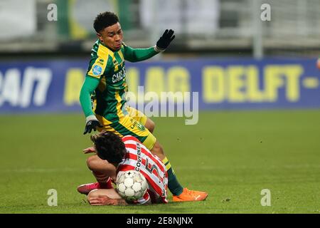 DEN HAAG, NIEDERLANDE - JANUAR 31: Mica Pinto von Sparta Rotterdam, Vicente Besuijen von ADO Den Haag während des niederländischen Eredivisie-Spiels zwischen ADO Den Stockfoto