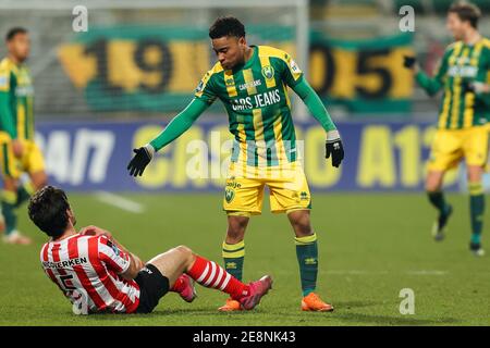 DEN HAAG, NIEDERLANDE - JANUAR 31: Mica Pinto von Sparta Rotterdam, Vicente Besuijen von ADO Den Haag während des niederländischen Eredivisie-Spiels zwischen ADO Den Stockfoto