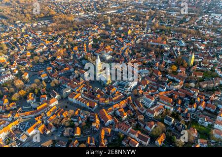 Luftaufnahme, Blick auf die Innenstadt, Altstadt, St. Petri Kirche Alde Kerke, St. Patrokli-Dom, Soest, Soester Börde, Nordrhein-Westfalen, Deutschland, Place o Stockfoto