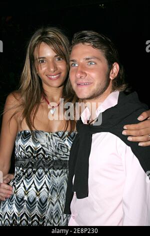 Die französischen TV-Spieler 'Koh Lanta' Kevin und Jade feiern ihren Sieg in L'Etoile in Paris, Frankreich am 11. september 2007. Foto von Benoit Pinguet/ABACAPRESS.COM. Stockfoto