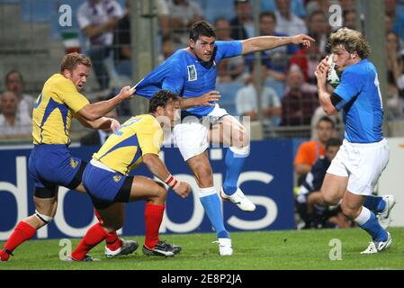 Der Italiener Mauro Bergamasco während der IRB Rugby World Cup 2007, Pool C, Italien gegen Rumänien am 12. September 2007 im Stade Velodrome in Marseille. Foto von Mehdi Taamallah/Cameleon/ABACAPRESS.COM Stockfoto