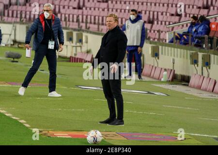 Camp Nou, Barcelona, Katalonien, Spanien. Januar 2021. La Liga Fußball, Barcelona gegen Athletic Bilbao; Ronald Koeman, Manager von Barcelona scheint am Rand aufgeregt Credit: Action Plus Sports/Alamy Live News Stockfoto