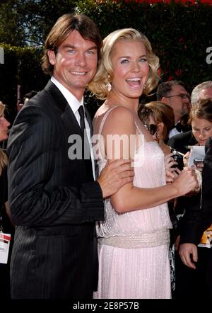 Rebecca Romijn und ihr Ehemann Jerry O'Connell nahmen an den 59. Jährlichen Primetime Emmy Awards Teil, die am 16. September 2007 im Shrine Auditorium in Los Angeles, CA, USA, abgehalten wurden. Foto von Lionel Hahn/ABACAPRESS.COM Stockfoto