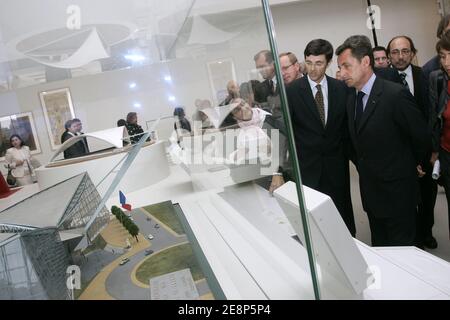 Der französische Präsident Nicolas Sarkozy nimmt an der Eröffnung der Ausstellung "Cite de l'Architecture et du Patrimoine" Teil, die am 17. September 2007 im Palais de Chaillot in Paris, Frankreich, stattfand. Foto von Mousse/ABACAPRESS.COM Stockfoto