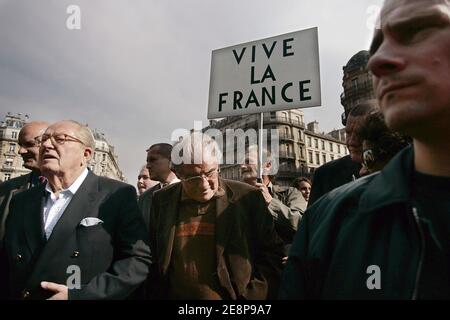 Der Präsident der französischen rechtsextremen Partei Front National, Jean-Marie Le Pen, hält am 22. september 2007 in Paris, Frankreich, eine Kundgebung gegen den vom französischen Präsidenten Nicolas Sarkozy vorgeschlagenen europäischen Vertrag ab. Foto von Thibault Camus/ABACAPRESS.COM Stockfoto