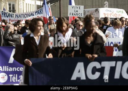 Der Präsident der französischen rechtsextremen Partei Front National, Jean-Marie Le Pen, hält am 22. september 2007 in Paris, Frankreich, eine Kundgebung gegen den vom französischen Präsidenten Nicolas Sarkozy vorgeschlagenen europäischen Vertrag ab. Foto von Thibault Camus/ABACAPRESS.COM Stockfoto