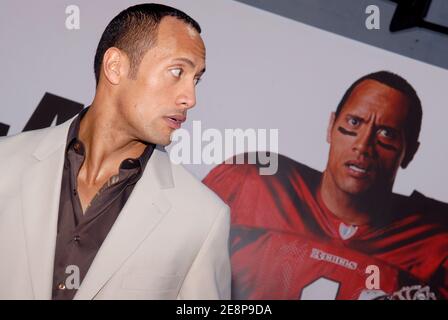 Dwayne 'The Rock' Johnson nimmt an der Weltpremiere von Walt Disneys Studios 'The Game Plan' Teil, die am 23. September 2007 im El Capitan Theatre in Hollywood in Los Angeles, CA, USA, stattfand. Foto von Lionel Hahn/ABACAPRESS.COM Stockfoto