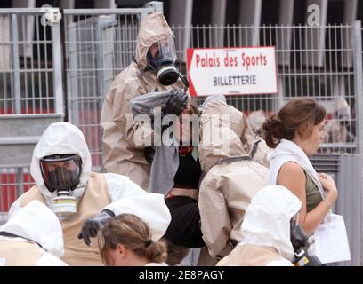 Piratox Übung während eines Konzerts, mobilisierte alle Notfallsysteme, französische Armee, Feuerwehrleute und Polizei im "Palais des Sports" in Grenoble, Frankreich am 25. September 2007. Fotos von Vincent Dargent/ABACAPRESS.COM Stockfoto