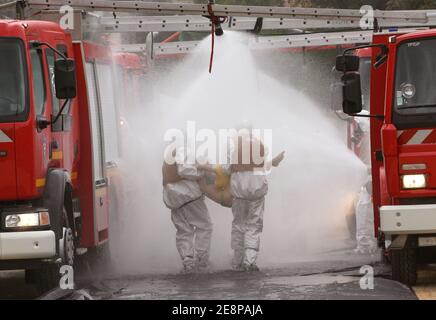 Piratox Übung während eines Konzerts, mobilisierte alle Notfallsysteme, französische Armee, Feuerwehrleute und Polizei im "Palais des Sports" in Grenoble, Frankreich am 25. September 2007. Fotos von Vincent Dargent/ABACAPRESS.COM Stockfoto