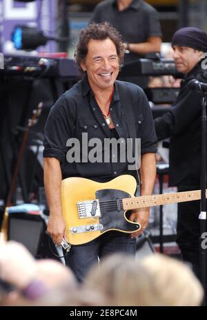 Der Musiker Bruce Springsteen tritt auf der "Today Show" von NBC auf, die am 28. September 2007 im Rockefeller Plaza in New York City, NY, USA, stattfand. Foto von Gregorio Binuya/ABACAPRESS.COM Stockfoto