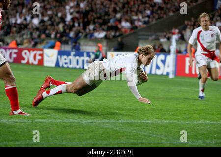 Englands Mathew Tait kann es während der IRB Rugby World Cup 2007, Pool A, England gegen Tonga in Paris am 28. September 2007 im Parc de Prince in Paris, Frankreich, versuchen. Foto von Morton-Nebinger/Cameleon/ABACAPRESS.COM Stockfoto