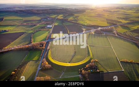 Luftaufnahme, Landschaftsform Mauer, Wickeder Straße, Autobahn A44, Autobahnkreuz Werl, Werl, Nordrhein-Westfalen, Deutschland, Autobahnkreuz, DE, Stockfoto