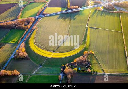 Luftaufnahme, Landschaftsform Mauer, Wickeder Straße, Autobahn A44, Autobahnkreuz Werl, Werl, Nordrhein-Westfalen, Deutschland, Autobahnkreuz, DE, Stockfoto