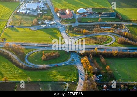 Luftaufnahme, Autobahn A445, Anschlussstelle Werl-Zentrum, Bundesstraße B1, Werl, Nordrhein-Westfalen, Deutschland, DE, Europa, Fernstraße L949, Luftbildaufnahme Stockfoto
