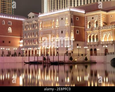 Macau, MÄR 15, 2012 - Nachtansicht mit einer wunderschönen Reflexion des venezianischen Macau Stockfoto