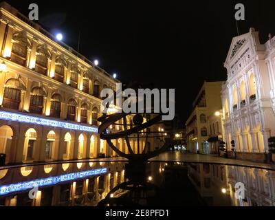 Macau, 15. MÄRZ 2012 - Nachtansicht des Heiligen Hauses der Barmherzigkeit und Senado-Platz von Macau Stockfoto