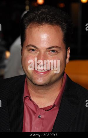 Produzent Maxwell Sinoval nimmt an der Premiere von 'The Ten' Teil, die am Montag, 23. Juli 2007, im DGA Theater in New York City, USA, stattfand. Foto von Gregorio Binuya/ABACAUSA.COM (im Bild: Maxwell Sinoval) Stockfoto