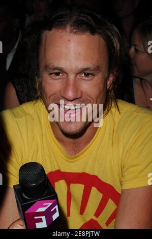 Schauspieler Heath Ledger sitzt in der ersten Reihe bei der Marc Jacobs Show während der Mercedes Benz Fashion Week Spring 2008 im New York State Armory in New York City, USA am 10. September 2007. Foto von Gregorio Binuya/ABACAUSA.COM (im Bild: Heath Ledger) Stockfoto