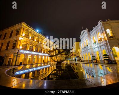 Macau, 15. MÄRZ 2012 - Nachtansicht des Heiligen Hauses der Barmherzigkeit und Senado-Platz von Macau Stockfoto