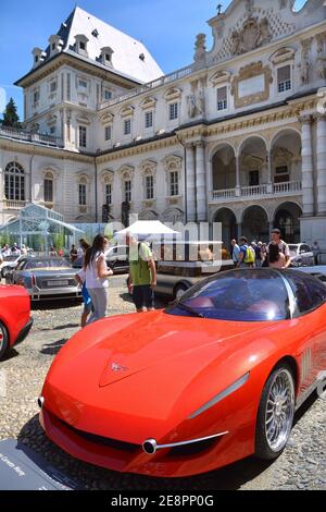 Turin, Piemont, Italien. -06/09/2018 - Die jährliche "Turiner Salon' (Salone Internazionale dell'Auto) an der Valentino Park und das Schloss. Stockfoto