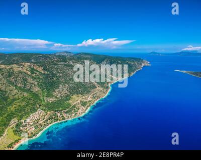 Luftaufnahme des berühmten Agios Dimitrios (Saint Demetrios) Strandes auf der Insel Alonnisos, Sporaden, Griechenland, Europa Stockfoto