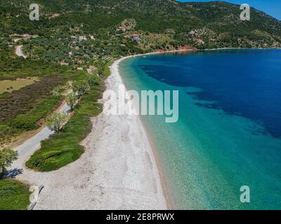 Luftaufnahme des berühmten Agios Dimitrios (Saint Demetrios) Strandes auf der Insel Alonnisos, Sporaden, Griechenland, Europa Stockfoto