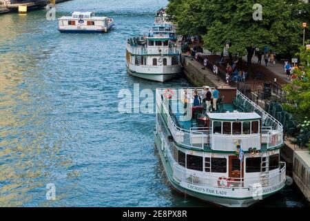 Dinner-Kreuzfahrtschiffe auf dem Chicago River, Chicago, Illinois, USA Stockfoto