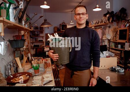 Arbeiter- und Kellnerei im trendigen Bricklane, East London, England Stockfoto