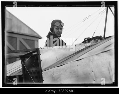 MILLER, MISS BERNADETTA. MOISSANT FLIEGERIN. IN BLERIOT EBENE Stockfoto