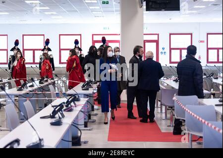 Lamezia Terme, Italien. Januar 2021. Bei der Einweihung werden die Gäste gesehen.während der jüngsten Regierungskrise nahm Justizminister Alfonso Bonafede an der Einweihung des Justizjahres 2021 im Hochsicherheitsgericht in Lamezia Terme im Bezirk Catanzaro Teil. Bei der Zeremonie waren auch mehrere prominente Persönlichkeiten in der nationalen Justiz Welt und Nicola Gratteri, die Staatsanwältin, die eine führende Rolle bei der Förderung des Prozesses "Rinascita Scott", einer der größten Prozess für Mafia in Italien (laufenden) hatte anwesend. Kredit: SOPA Images Limited/Alamy Live Nachrichten Stockfoto