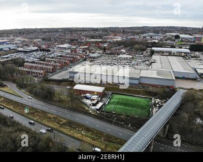 Bolton, Großbritannien. September 2017. (Anmerkung der Redaktion: Bild von einer Drohne) Sonnenaufgang über der Last in der Stadt Bolton, Greater Manchester. Kredit: SOPA Images Limited/Alamy Live Nachrichten Stockfoto