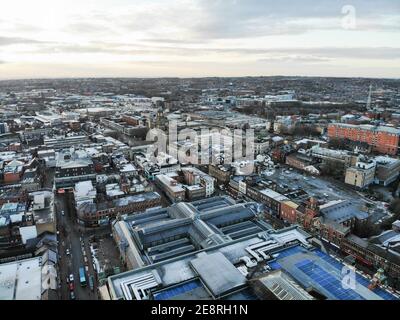 Bolton, Großbritannien. September 2017. (Anmerkung der Redaktion: Bild von einer Drohne) Sonnenaufgang über der Stadt Bolton, Greater Manchester. Kredit: SOPA Images Limited/Alamy Live Nachrichten Stockfoto