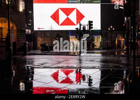 London, Großbritannien. Januar 2021. Eine Anzeige der HSBC UK Bank, einer britischen multinationalen Bank- und Finanzdienstleistungsorganisation, die in London zu sehen ist. Kredit: SOPA Images Limited/Alamy Live Nachrichten Stockfoto