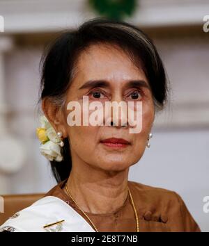 Datei Foto - US-Präsident Barack Obama hält ein bilaterales Treffen mit Staatsrat Aung San Suu Kyi von Myanmar im Ovale Office des Weißen Hauses 14. September 2016, Washington, DC. Myanmars mächtiges Militär hat das Land in einem Putsch unter seine Kontrolle gebracht und den Ausnahmezustand ausgerufen, nachdem Aung San Suu Kyi und andere hochrangige Regierungsvertreter am Montag in den frühen Morgenrazzien festgenommen wurden. Foto von Aude Guerrucci/ ABACAPRESS.COM Quelle: Abaca Press/Alamy Live News Stockfoto